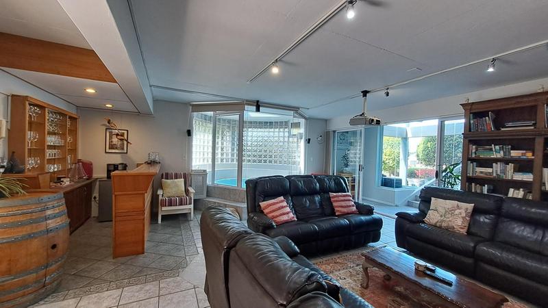 5 Bedroom Property for Sale in Stilbaai Wes Western Cape